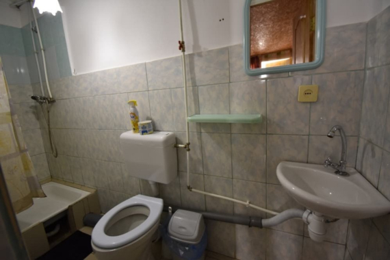 Тримісний зі зручностями Тримісний зі зручностями