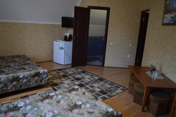 Чотиримісний Чотиримісний