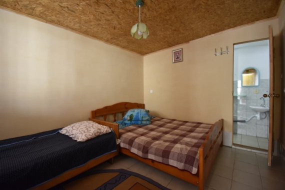 Тримісний зі зручностями Тримісний зі зручностями