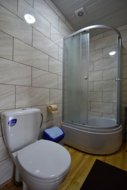 Тримісний Тримісний