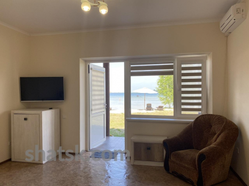 Четырехместный номер з виходом до озера Четырехместный номер з виходом до озера