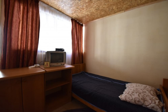 Тримісний зі зручностями Тримісний зі зручностями