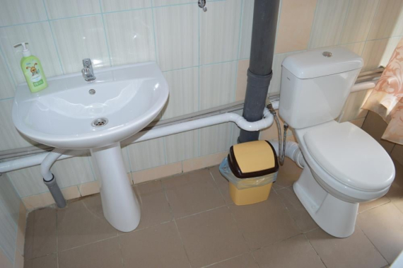 Тримісний зі зручностями Тримісний зі зручностями