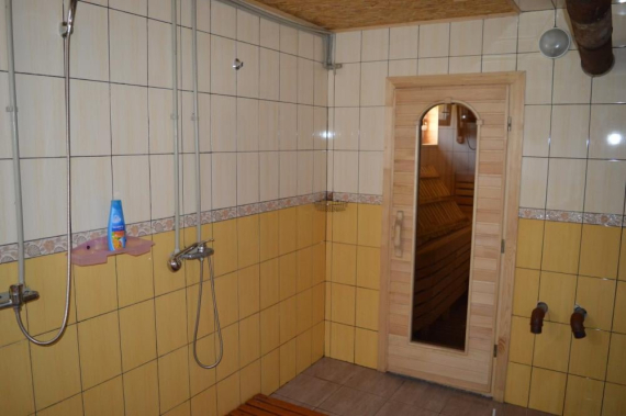 Окремий будинок на 10 чоловік<br />Будинок з сауною Окремий будинок на 10 чоловікБудинок з сауною