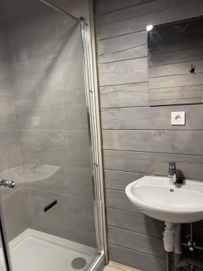 Тримісний Тримісний