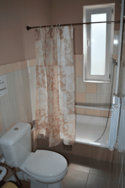 Тримісний зі зручностями Тримісний зі зручностями