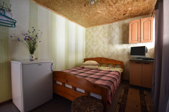 Окремий будинок на 4 людини<br />зі зручностями Окремий будинок на 4 людинизі зручностями