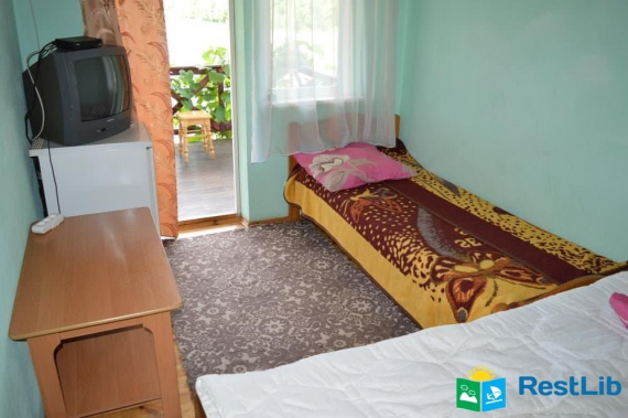 Тримісний Тримісний