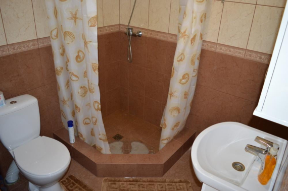 Окремий будинок на 8 чоловік Окремий будинок на 8 чоловік