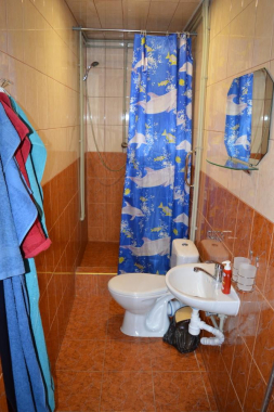 Тримісний Тримісний