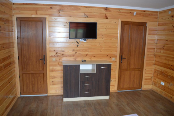 Тримісний Тримісний