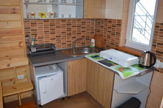 Тримісний Тримісний