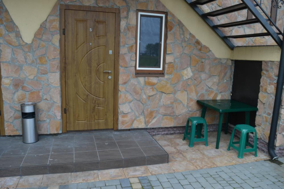 Тримісний Тримісний