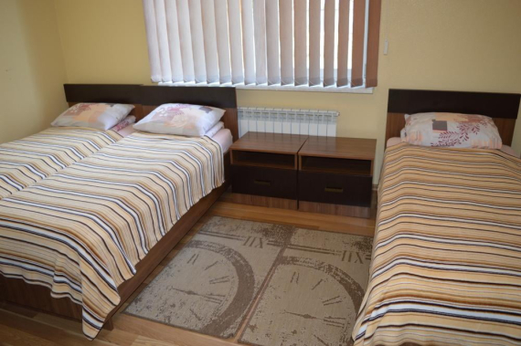 Тримісний Тримісний