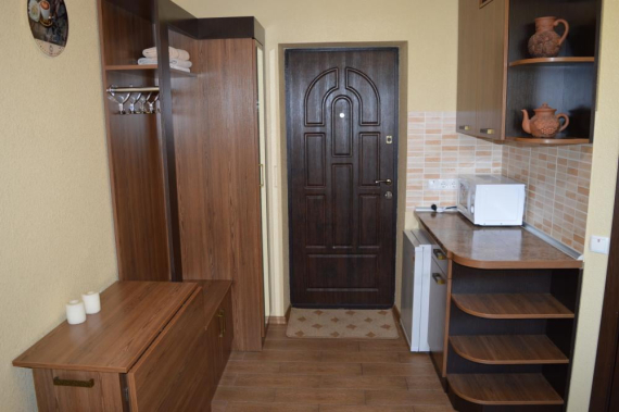 Тримісний Тримісний