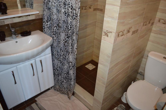 Тримісний Тримісний