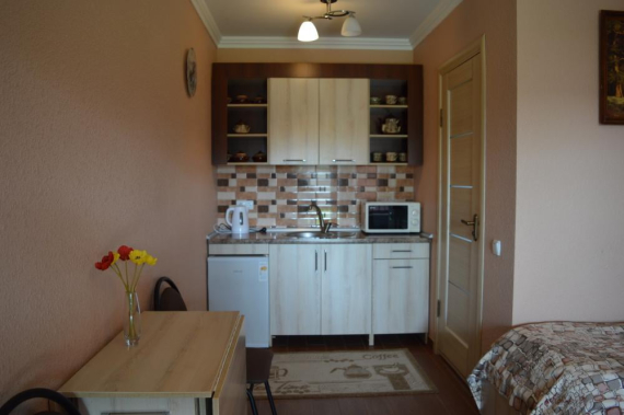 Тримісний Тримісний