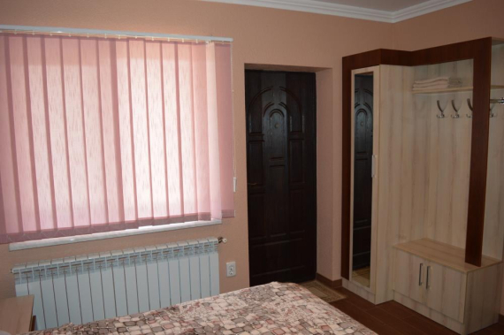 Тримісний Тримісний