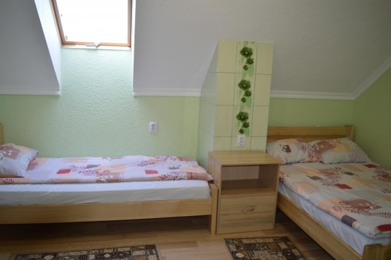 Тримісний Тримісний