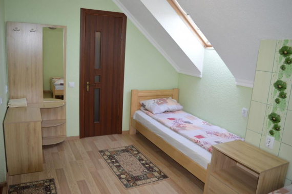 Тримісний Тримісний