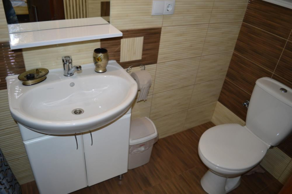 Тримісний Тримісний