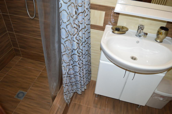 Тримісний Тримісний