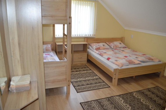 Чотиримісний Чотиримісний