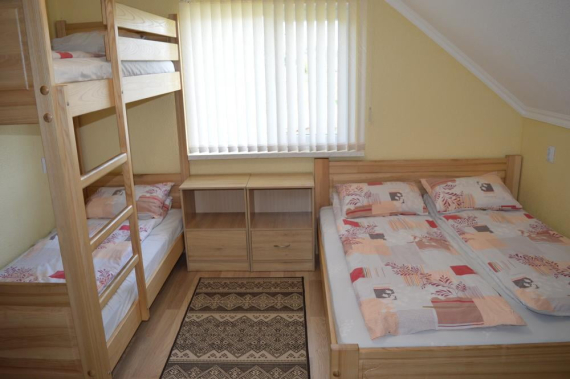 Чотиримісний Чотиримісний