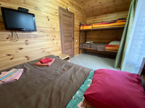 Восьмимісний Восьмимісний