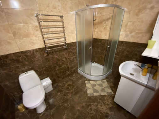 Восьмимісний Восьмимісний