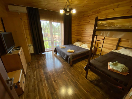 Восьмимісний Восьмимісний