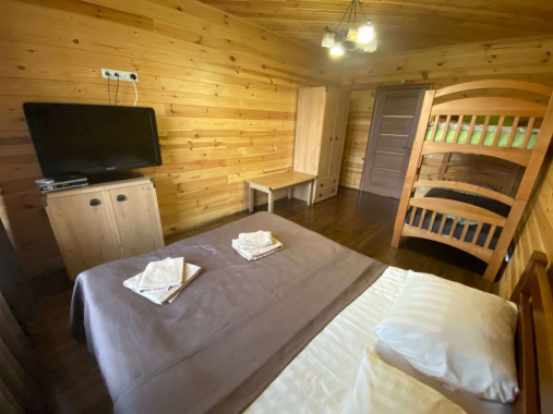 Чотиримісний Чотиримісний